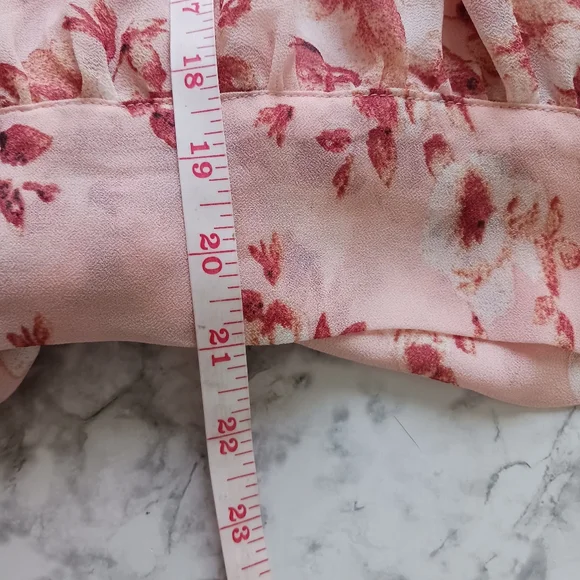 Bardot Remi Blouse x Revolve Floral Peach smocked yoke and cuffs size small - Picture 6 of 8
